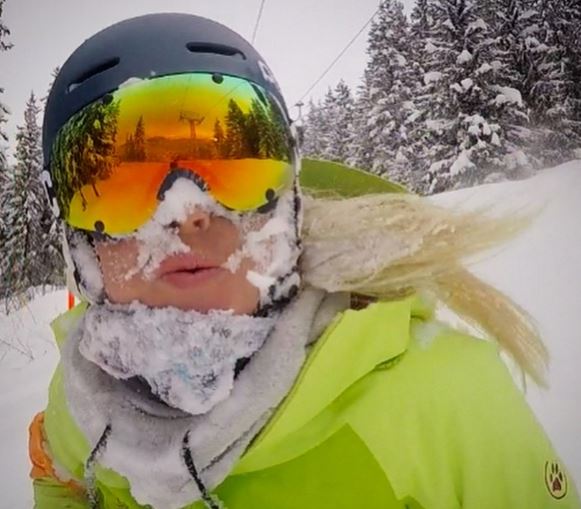 Chemmy kissing the camera